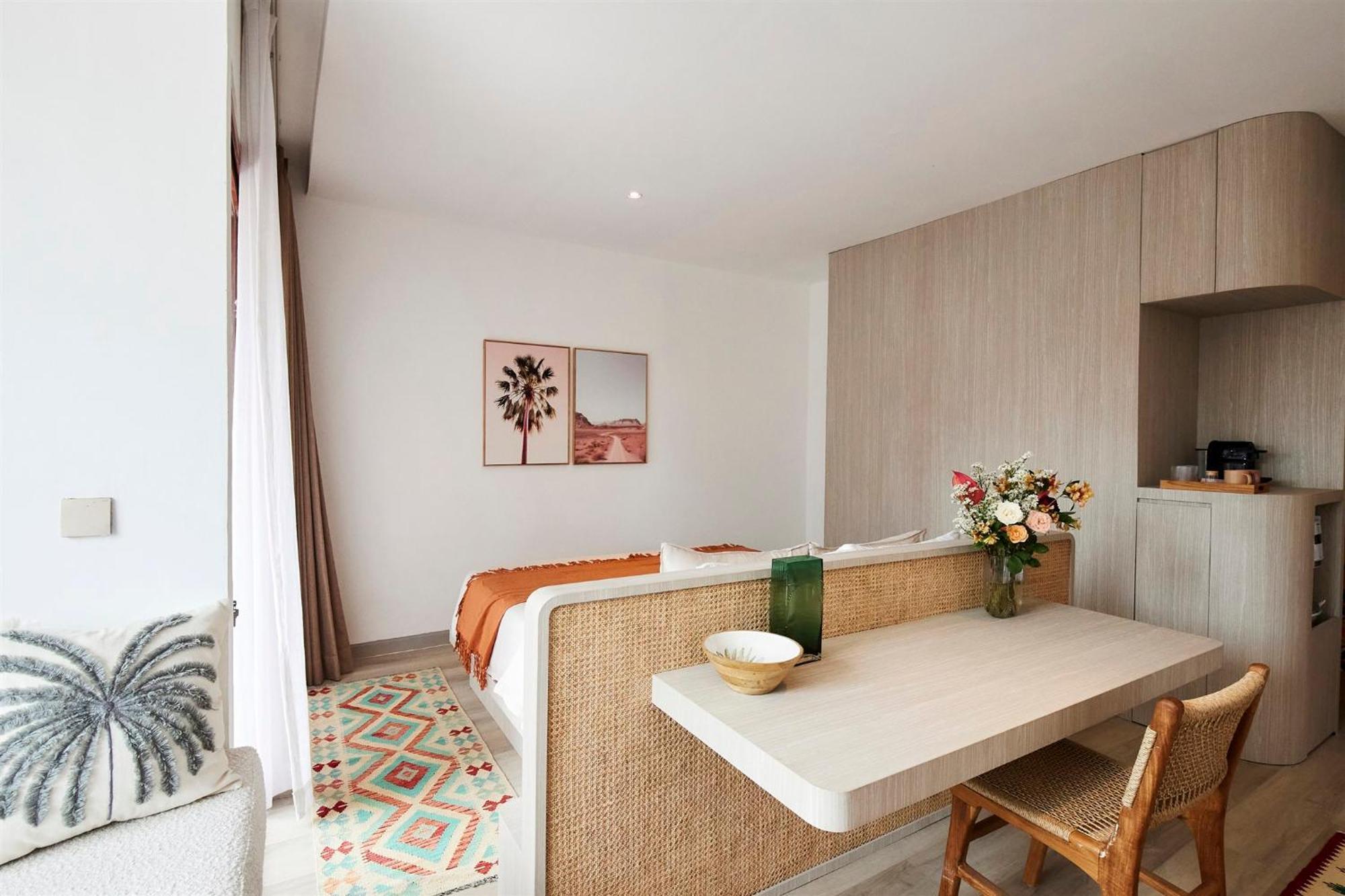 Neon Rose Motel Canggu Екстериор снимка